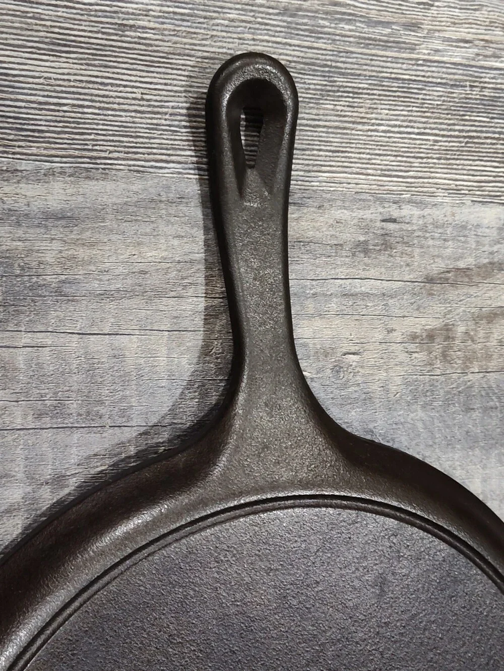 Lodge 9OG Seasoned Round Comal Griddle 10.5-Inch Cast-Iron Skillet, Made In USA